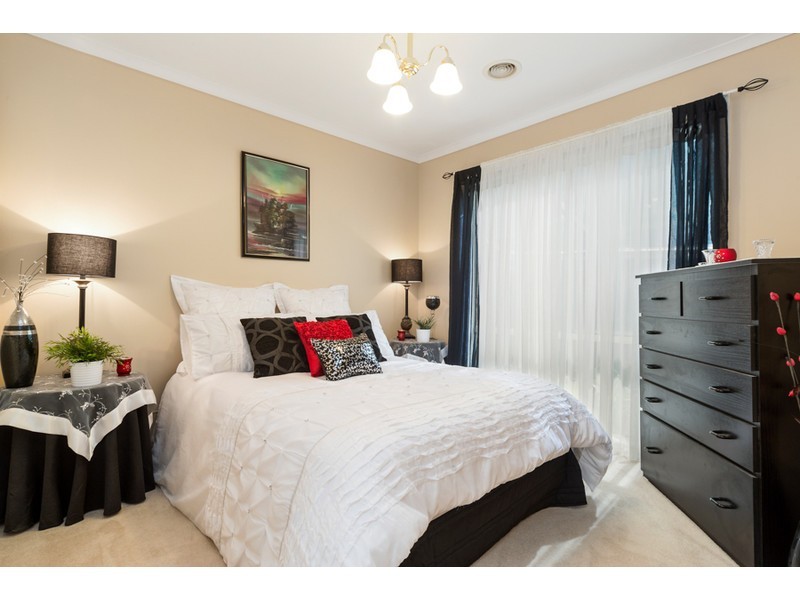 15 Marriott Crescent, Skye VIC 3977