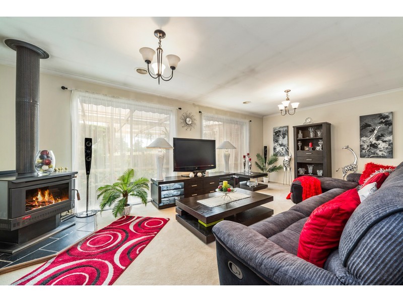 15 Marriott Crescent, Skye VIC 3977