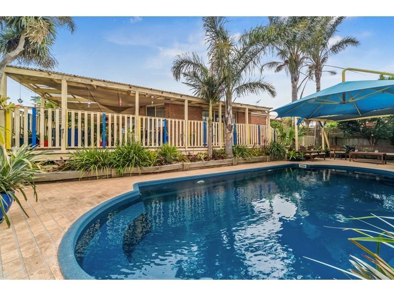 15 Marriott Crescent, Skye VIC 3977