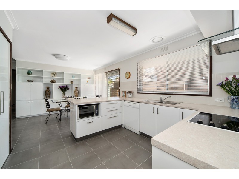 16 Hillcrest Road, Frankston VIC 3199