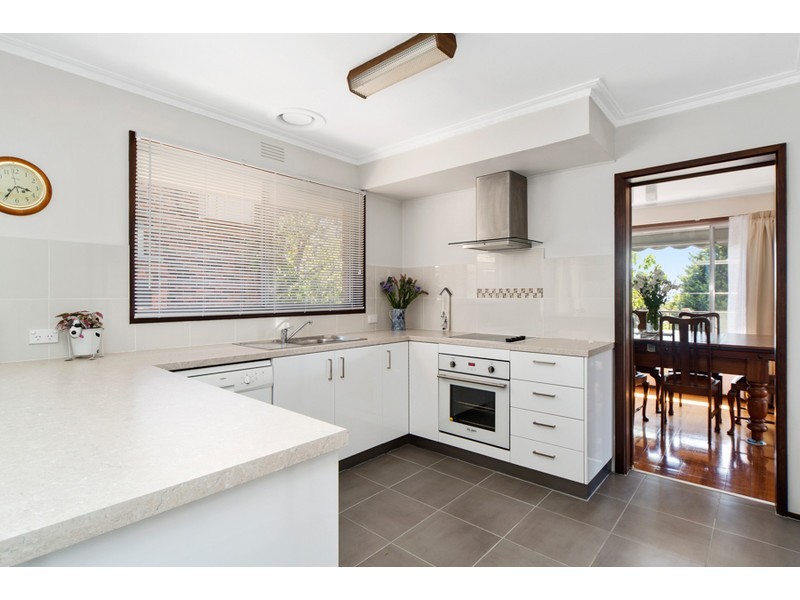 16 Hillcrest Road, Frankston VIC 3199