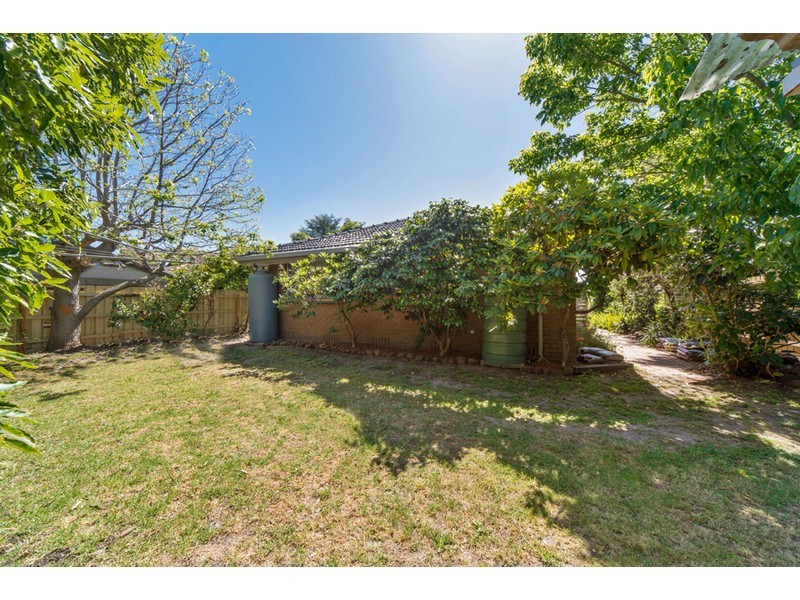 16 Hillcrest Road, Frankston VIC 3199