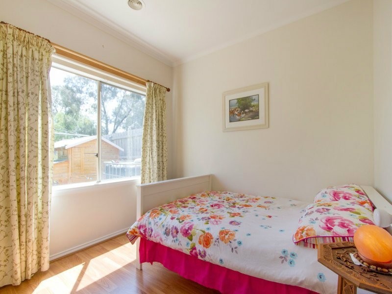 Skye VIC 3977