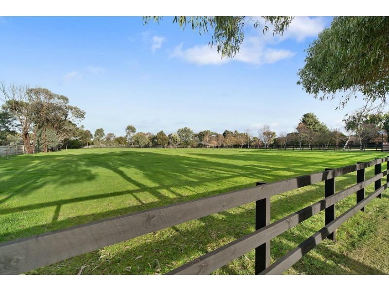100 Queens Road, Pearcedale VIC 3912