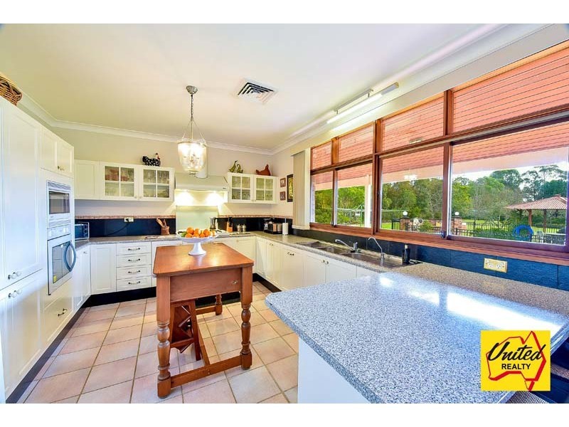 8 Goodsir Close, Rossmore NSW 2557