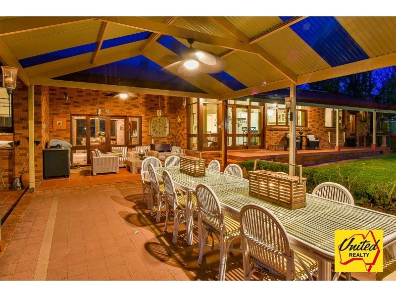 8 Goodsir Close, Rossmore NSW 2557