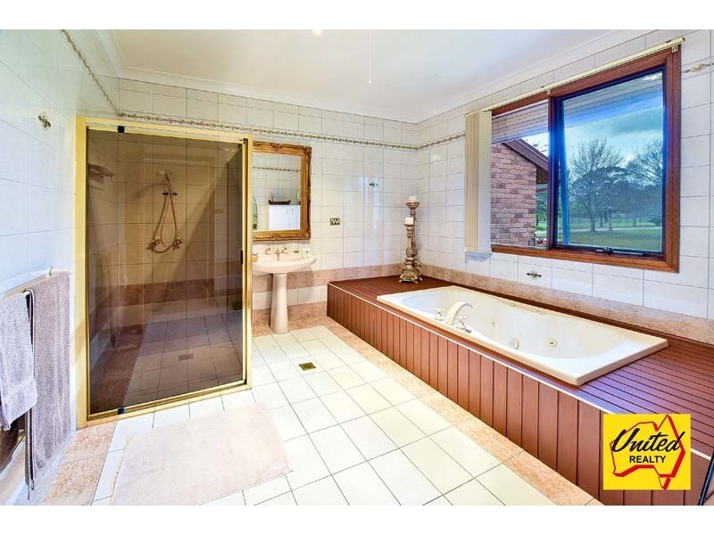 8 Goodsir Close, Rossmore NSW 2557