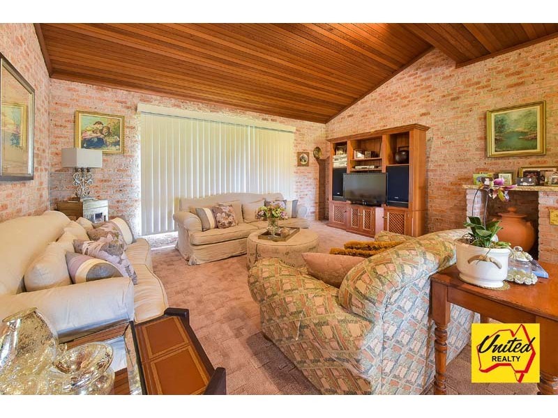 8 Goodsir Close, Rossmore NSW 2557
