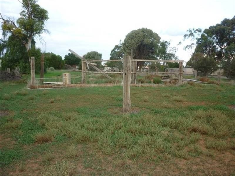 21 Elizabeth Street, Donald VIC 3480