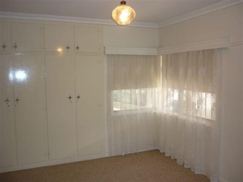 27 Hewitt Street, Warracknabeal VIC 3393