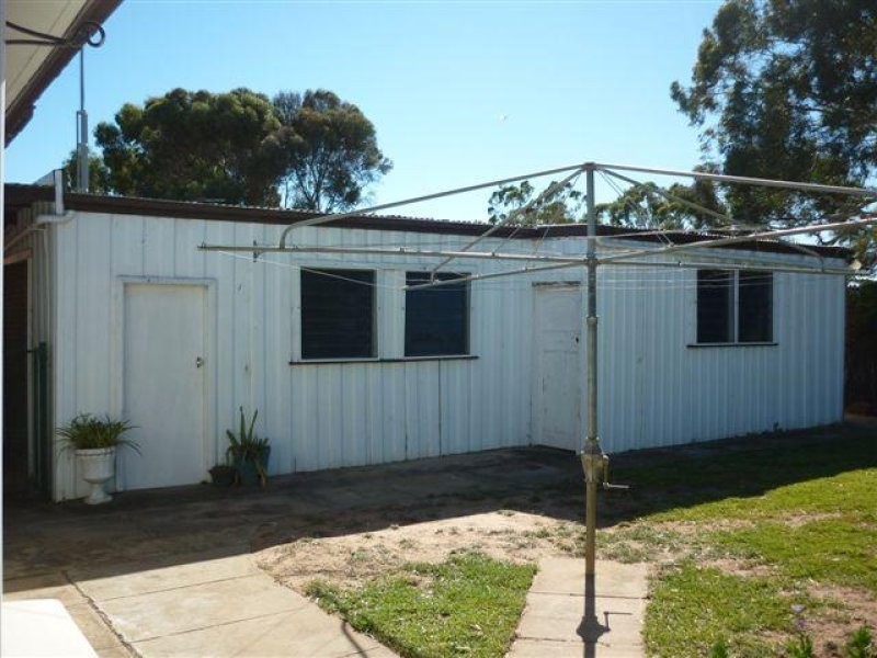 27 Hewitt Street, Warracknabeal VIC 3393