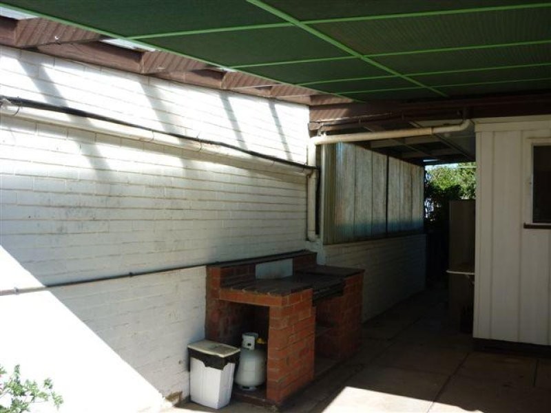27 Hewitt Street, Warracknabeal VIC 3393