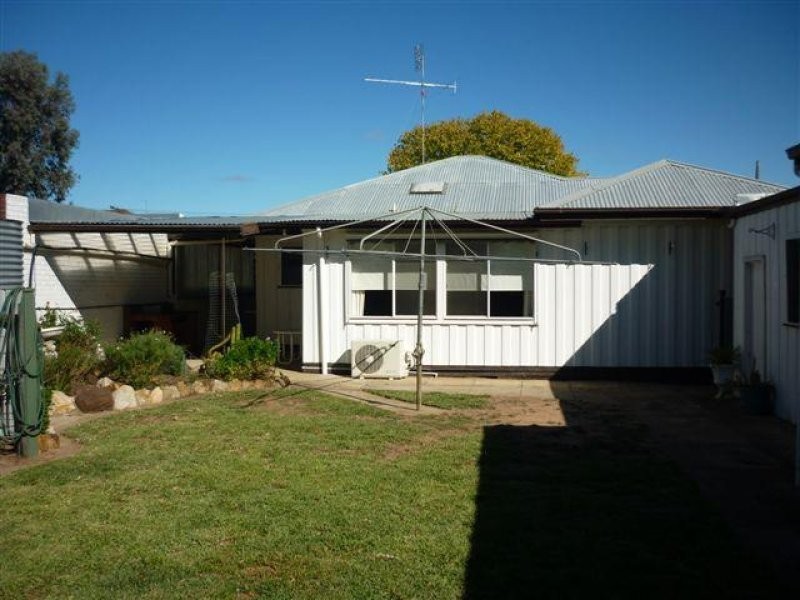 27 Hewitt Street, Warracknabeal VIC 3393