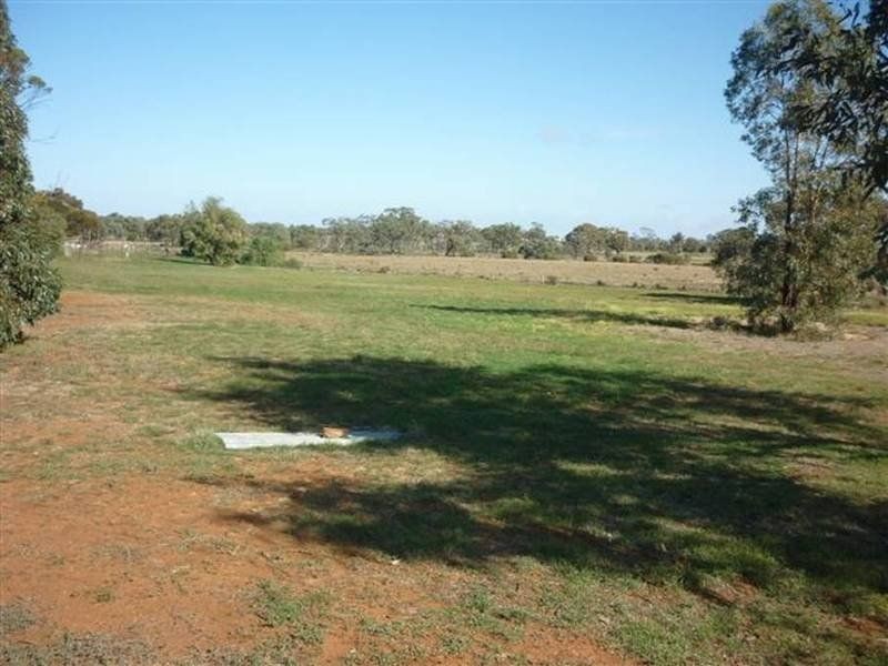 27 Elizabeth Street, Donald VIC 3480