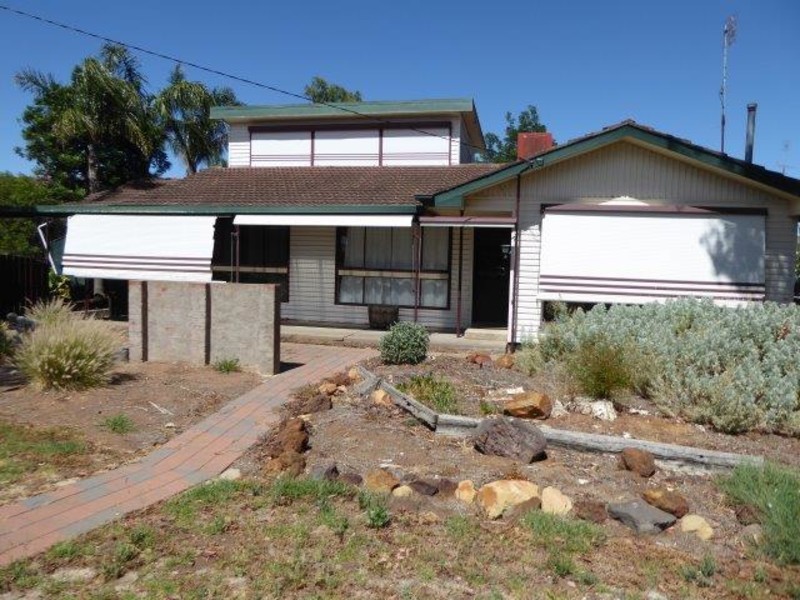 33 McCracken Avenue, Donald VIC 3480