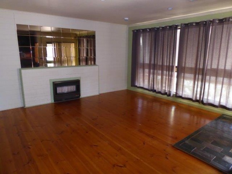 33 McCracken Avenue, Donald VIC 3480