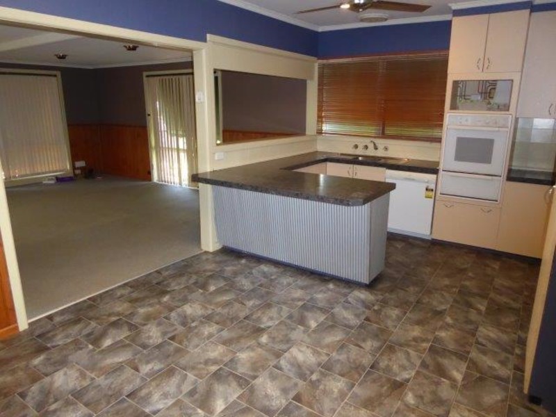 33 McCracken Avenue, Donald VIC 3480