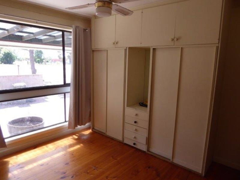 33 McCracken Avenue, Donald VIC 3480