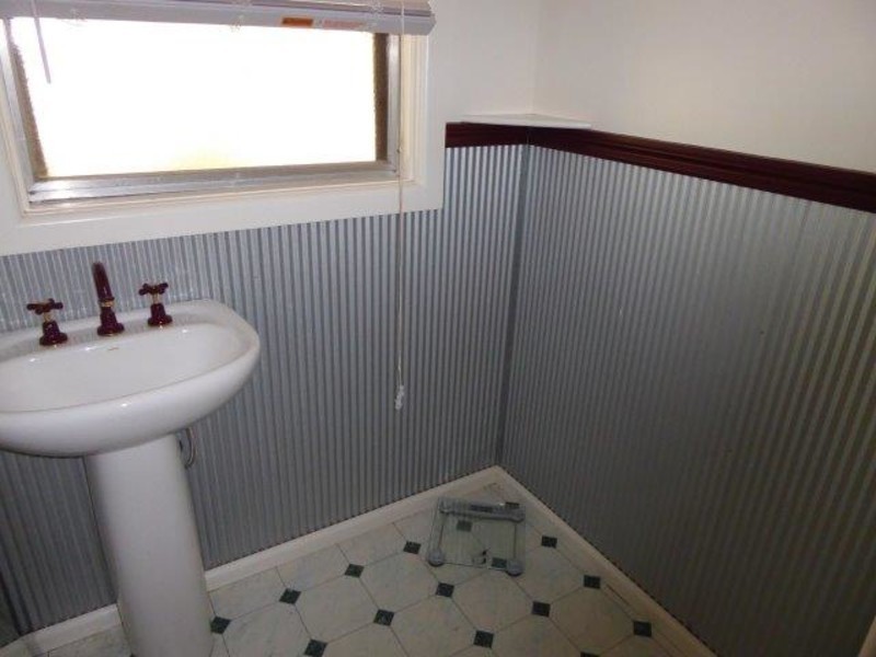 33 McCracken Avenue, Donald VIC 3480