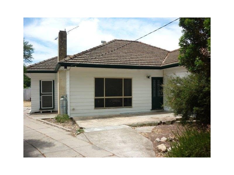 60 Craig Avenue, Warracknabeal VIC 3393