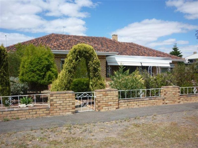 43 Devereux Street, Warracknabeal VIC 3393