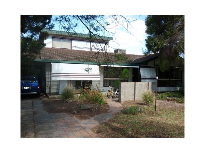 33 McCracken Avenue, Donald VIC 3480