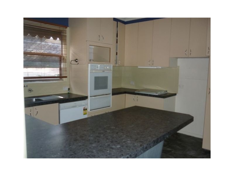 33 McCracken Avenue, Donald VIC 3480