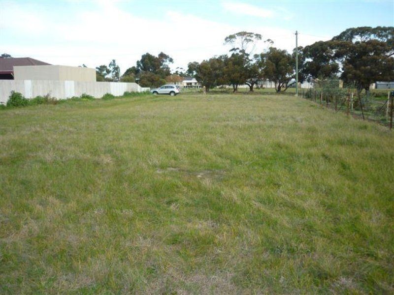 12 Mclean Street, Warracknabeal VIC 3393