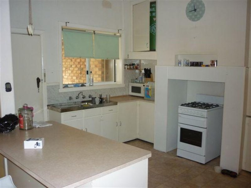 8 Jamouneau Street, Warracknabeal VIC 3393