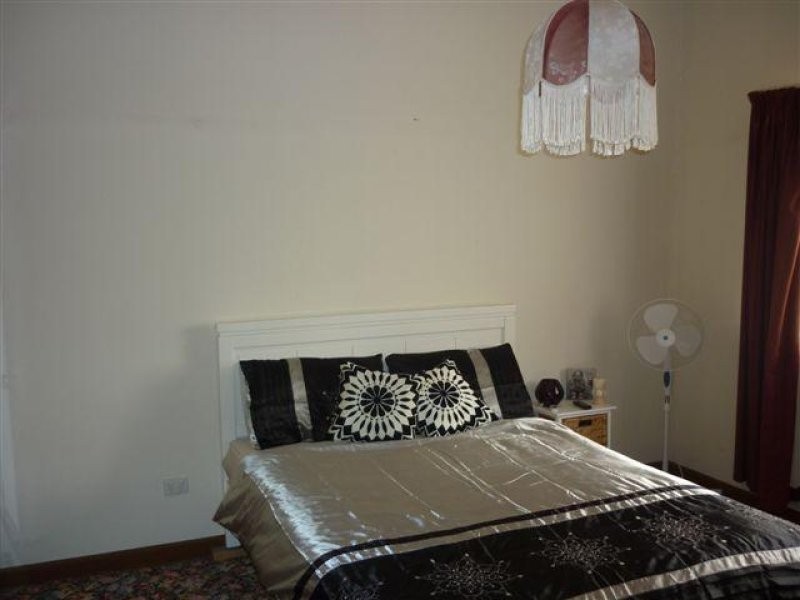 8 Jamouneau Street, Warracknabeal VIC 3393