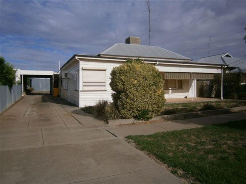 42 Jamouneau Street, Warracknabeal VIC 3393