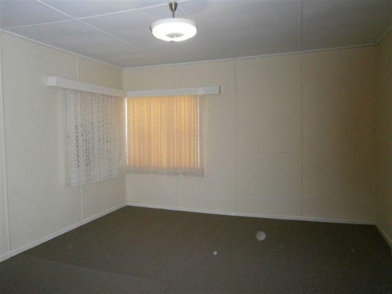 42 Jamouneau Street, Warracknabeal VIC 3393