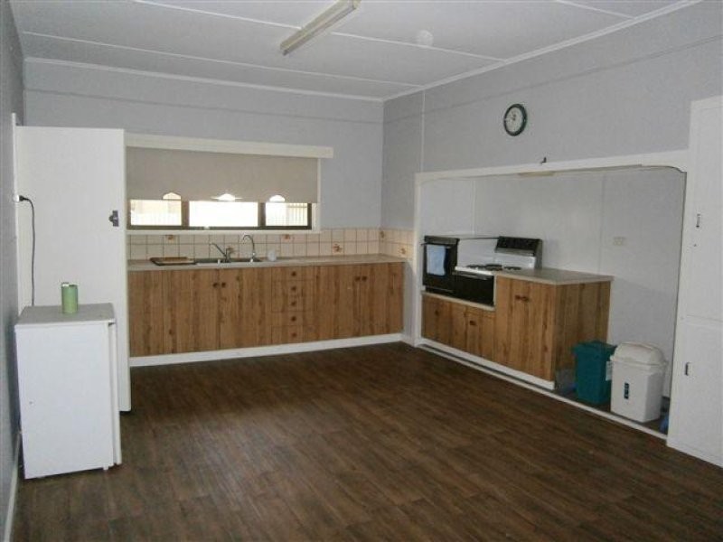 42 Jamouneau Street, Warracknabeal VIC 3393
