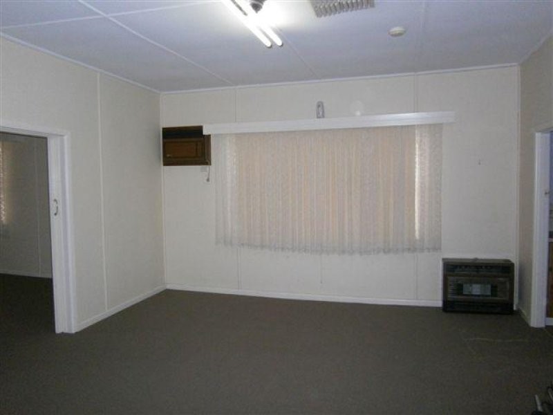 42 Jamouneau Street, Warracknabeal VIC 3393