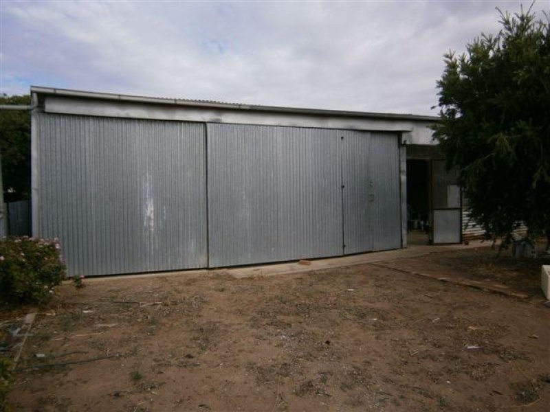42 Jamouneau Street, Warracknabeal VIC 3393
