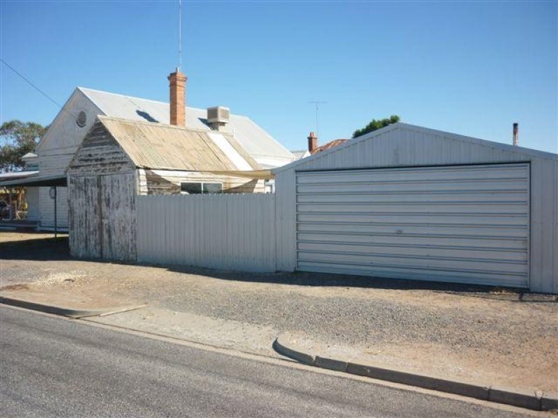56 Lyle Street, Warracknabeal VIC 3393