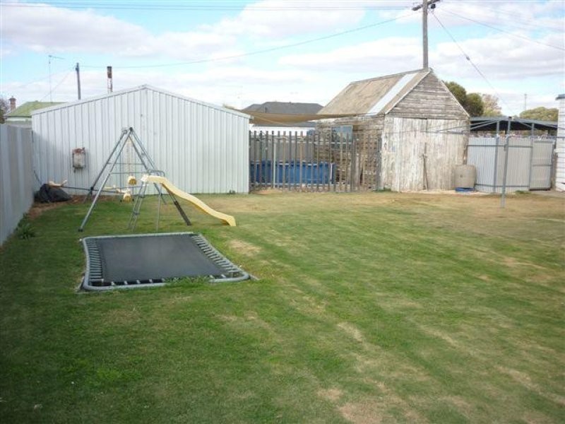 56 Lyle Street, Warracknabeal VIC 3393