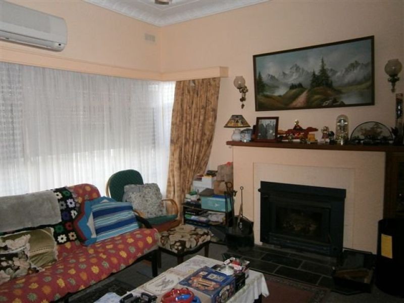 48 Molyneaux Street, Warracknabeal VIC 3393