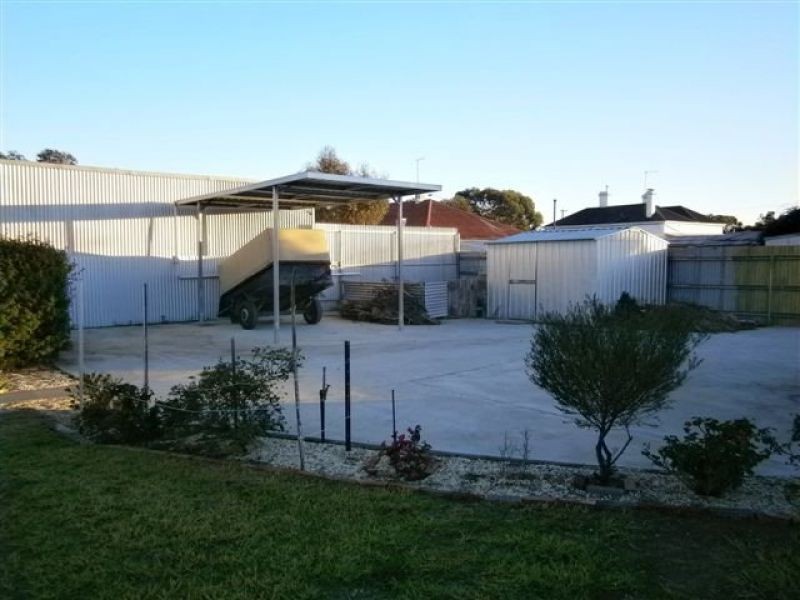48 Molyneaux Street, Warracknabeal VIC 3393