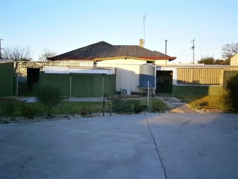 48 Molyneaux Street, Warracknabeal VIC 3393
