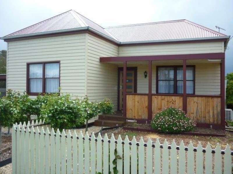 8 Wood Street, Warracknabeal VIC 3393