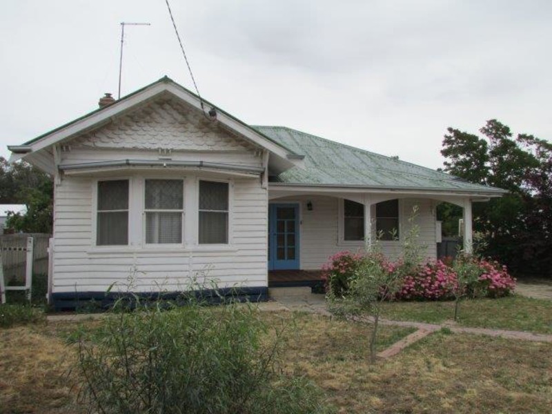 16 Devereux Street, Warracknabeal VIC 3393