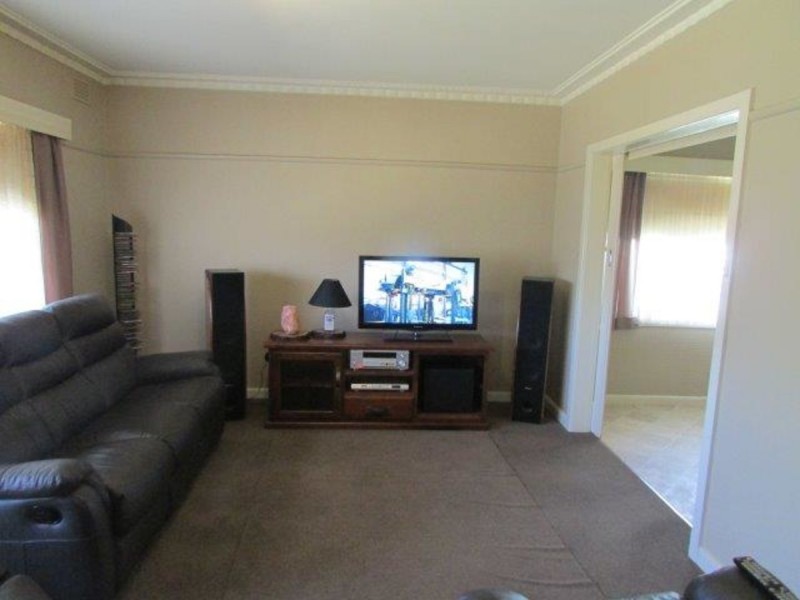 24 Shank Street, Warracknabeal VIC 3393