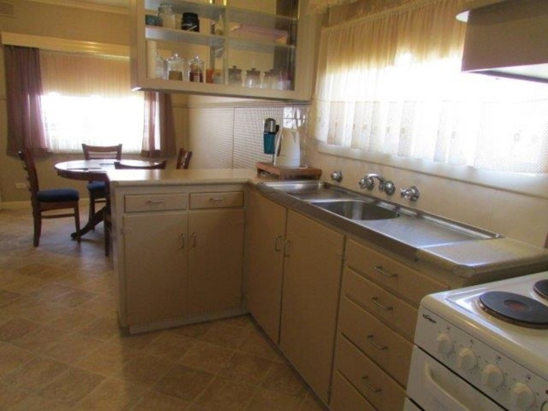 24 Shank Street, Warracknabeal VIC 3393