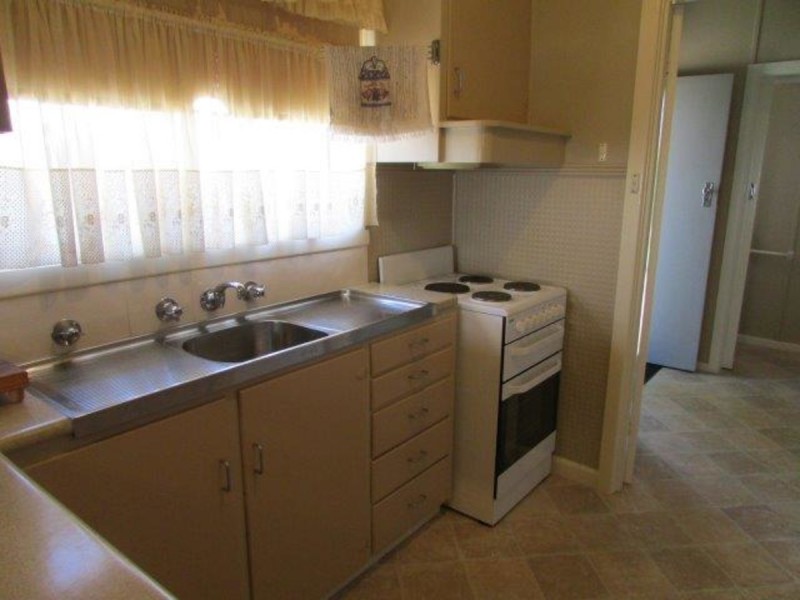 24 Shank Street, Warracknabeal VIC 3393