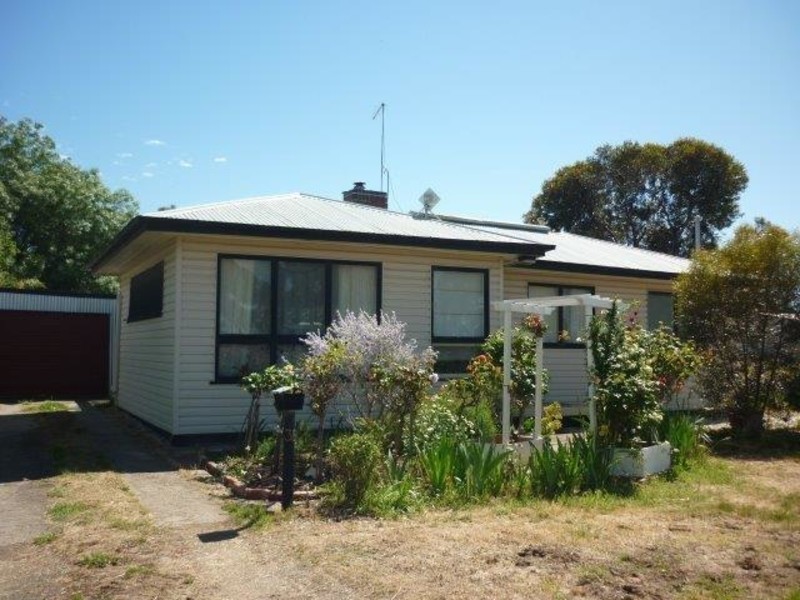 38 Gardiner Street, Warracknabeal VIC 3393