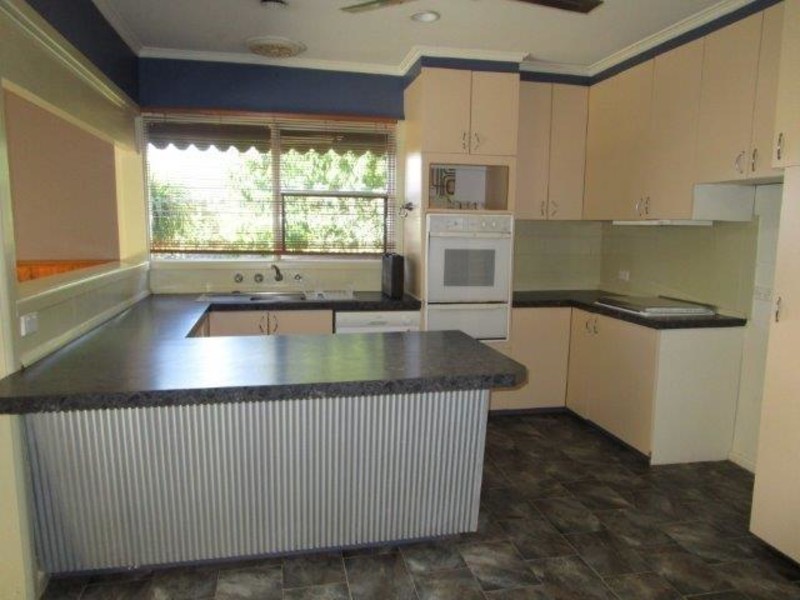 33 McCracken Avenue, Donald VIC 3480