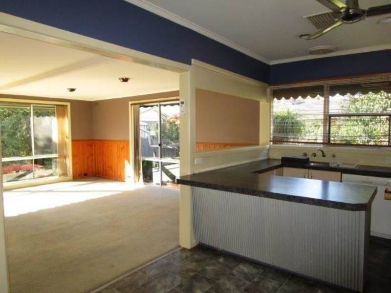 33 McCracken Avenue, Donald VIC 3480