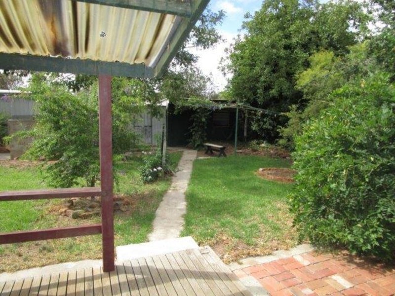 33 McCracken Avenue, Donald VIC 3480