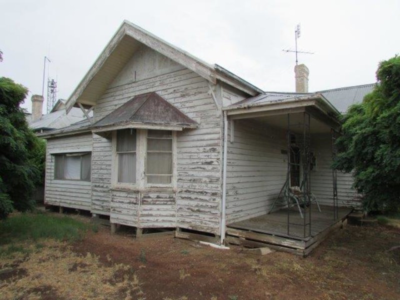 30 McCulloch Streeet, Donald VIC 3480